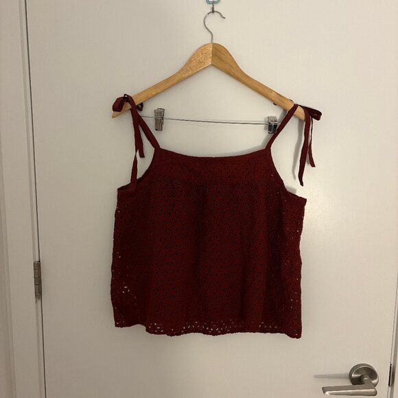 Red eyelet Gap cami - Picture 3 of 3